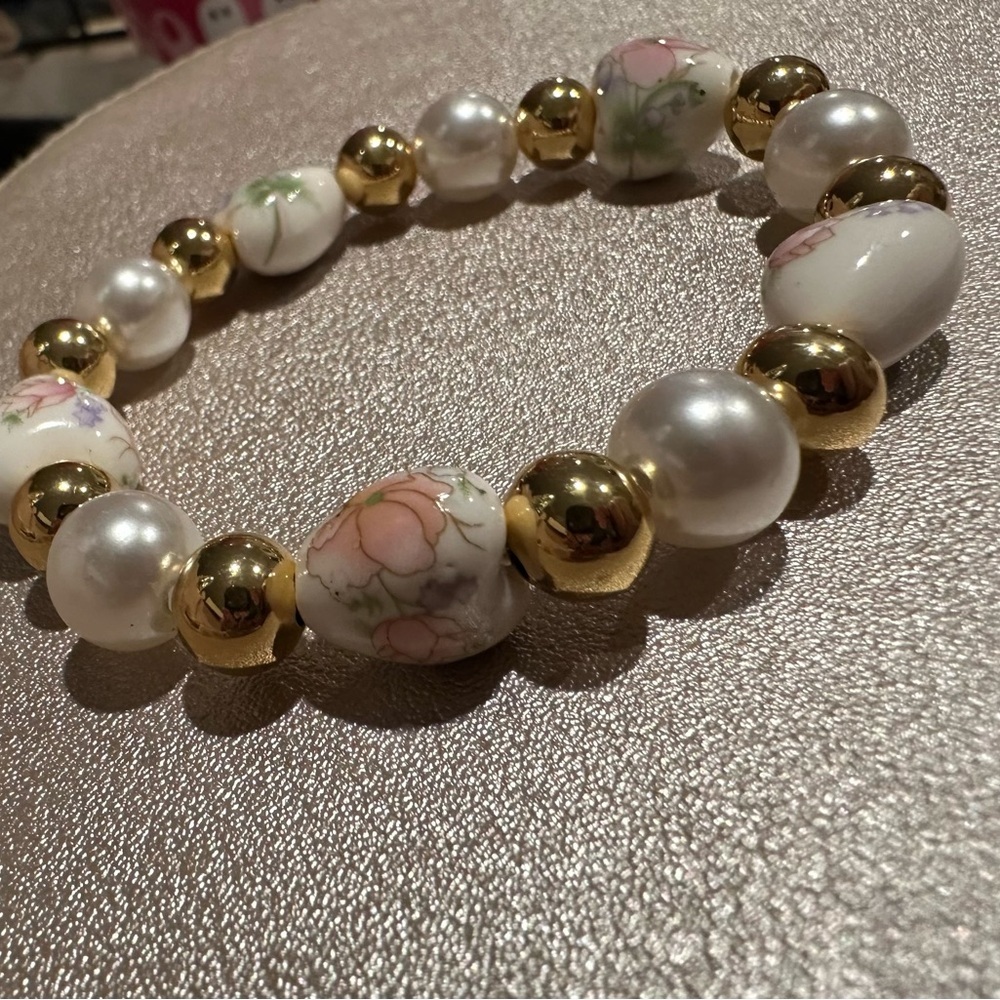 Floral Pearl and Gold Beaded Bracelet - Picture 5 of 5